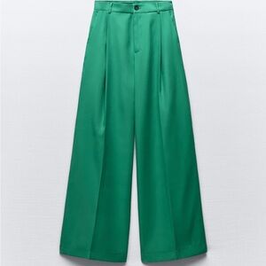 Flowy pleated pants